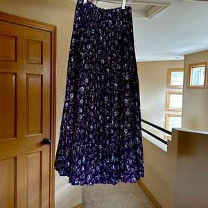 Beaut cotton broom skirt. Floral print. Ankle length